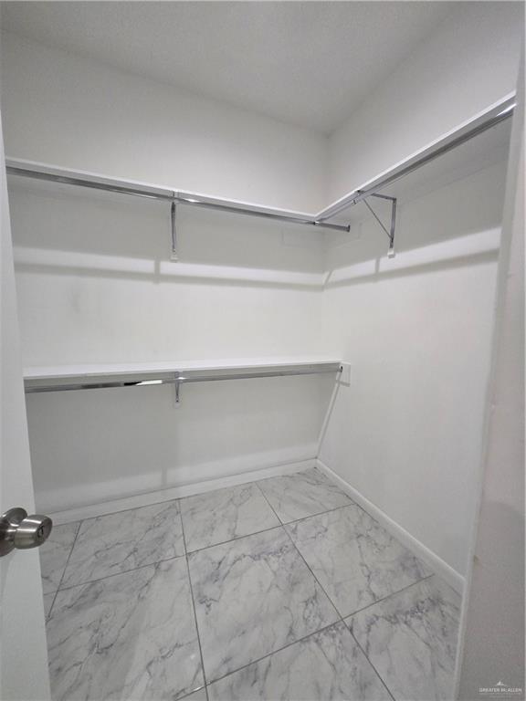 Building Photo - 14 W Woodson Dr