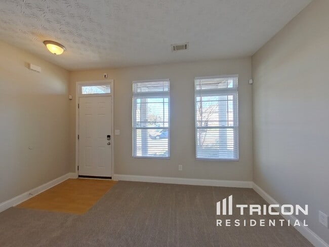 Building Photo - 232 Daisy Cir