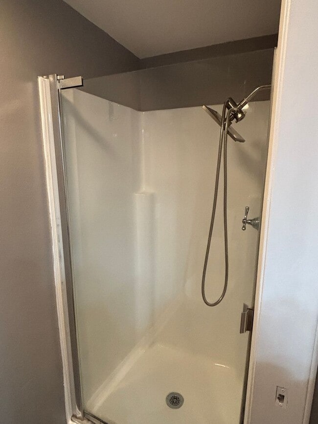 Building Photo - Two Masters Plus Loft Updated Condo in Long Beach