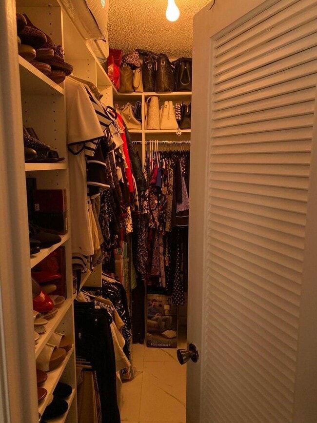 Building Photo - 579 Normandy Ln