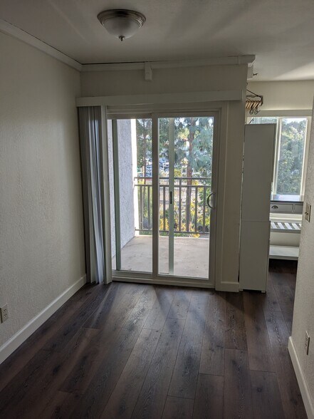 Balcony - 7500 Parkway Dr