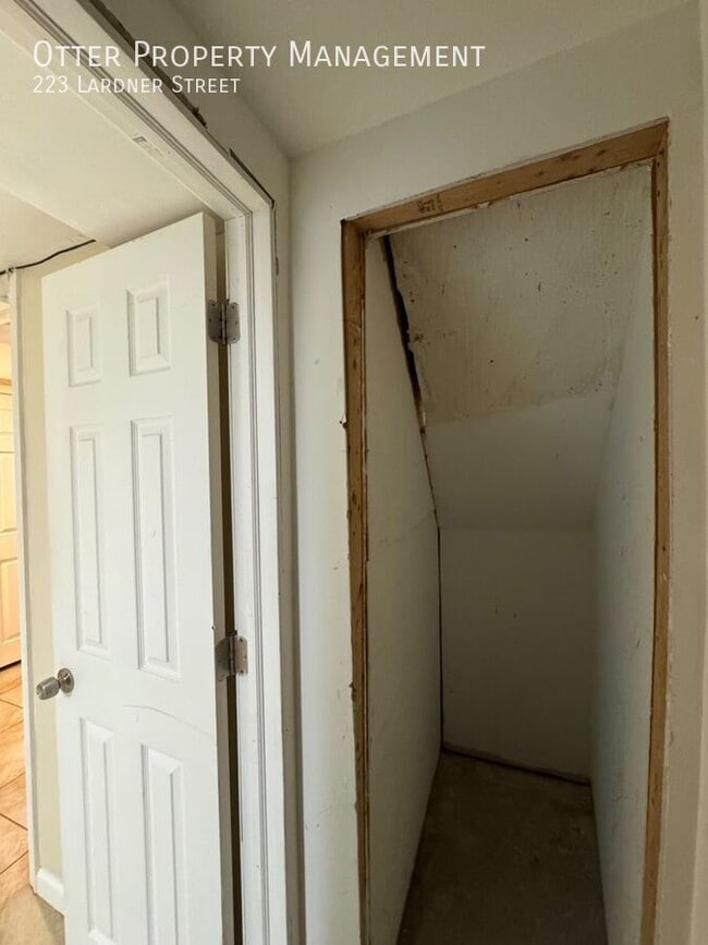 Building Photo - 223 Lardner St