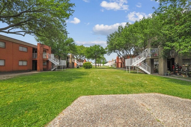 Building Photo - La Paloma Village Apartments