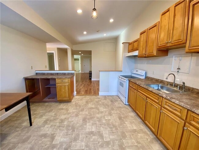 Building Photo - 16 Clearview Ave