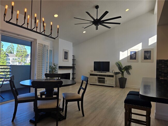 Building Photo - 240 Nice Ln