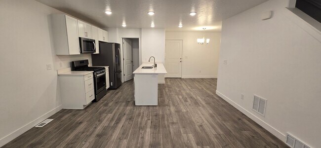 Building Photo - 3 Bed 2 Bath Townhouse in Lehi!!