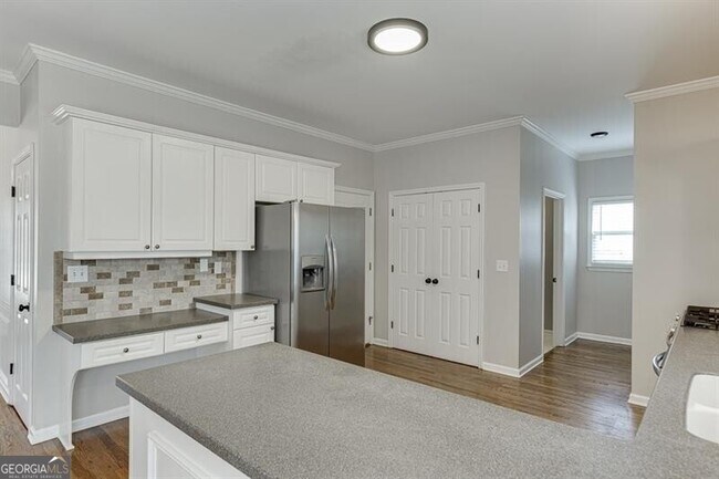 Building Photo - 1795 Lake Heights Cir