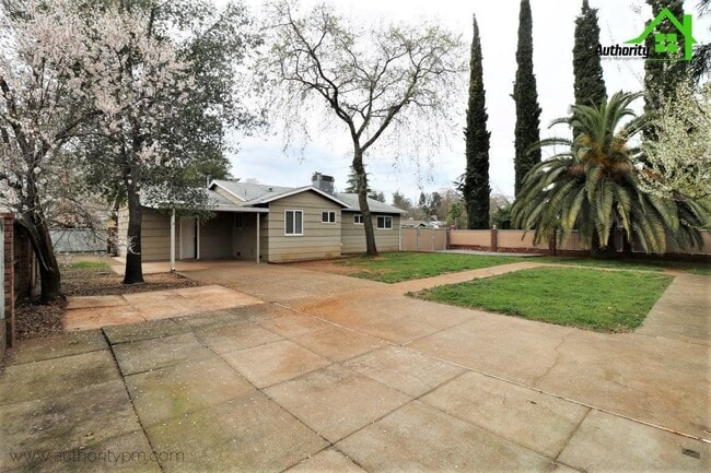 Building Photo - 3909 Mercury Dr