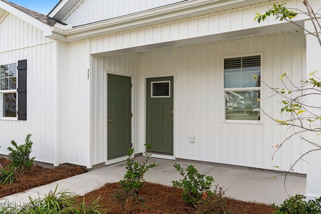 Building Photo - 11 Bonaparte St
