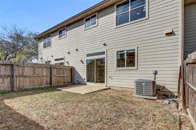 Building Photo - 512 Eberhart Ln