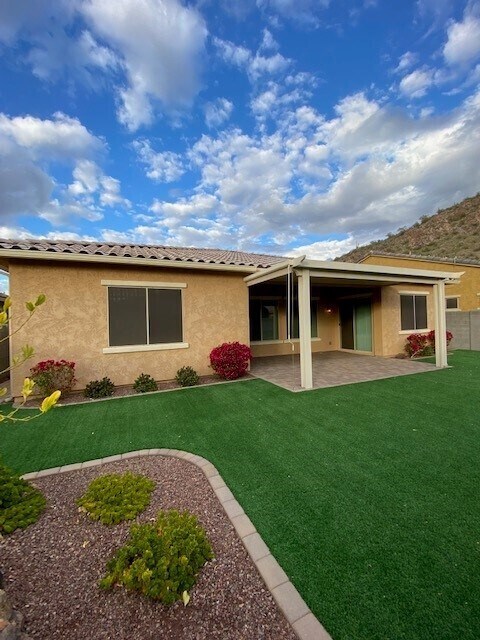 Building Photo - 10245 W Pinnacle Vista Dr