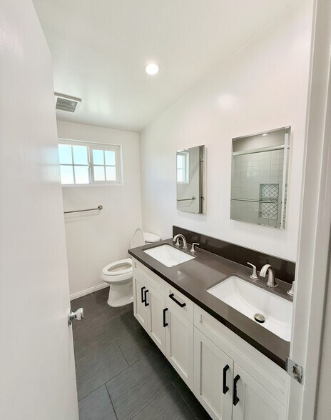 Building Photo - 11714 Sproule Ave