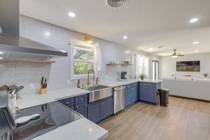 Building Photo - 2601 Bluejay Dr