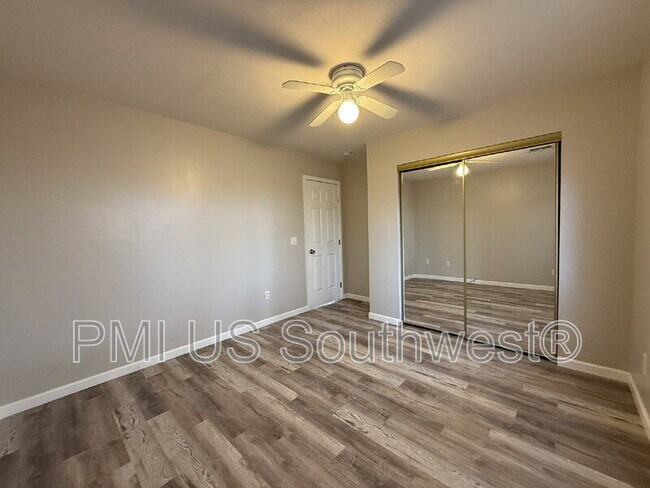 Building Photo - 3443 Sunbonnet Dr