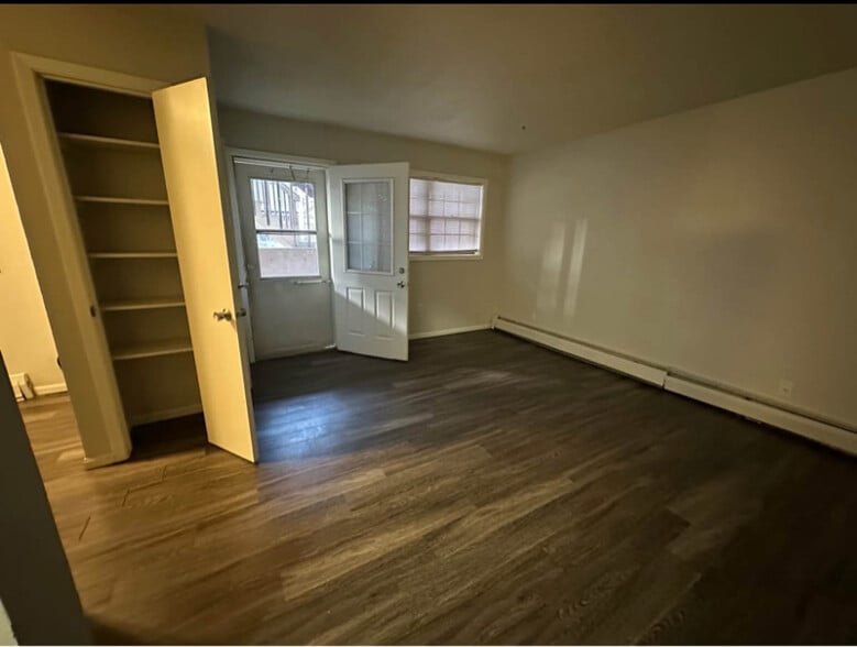 Building Photo - 2430 Muscatine Ave