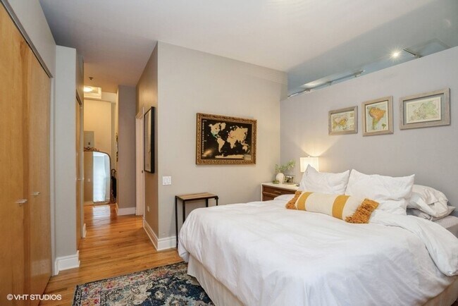 Building Photo - Spacious 1 Bed, 1 Bath in the Loop