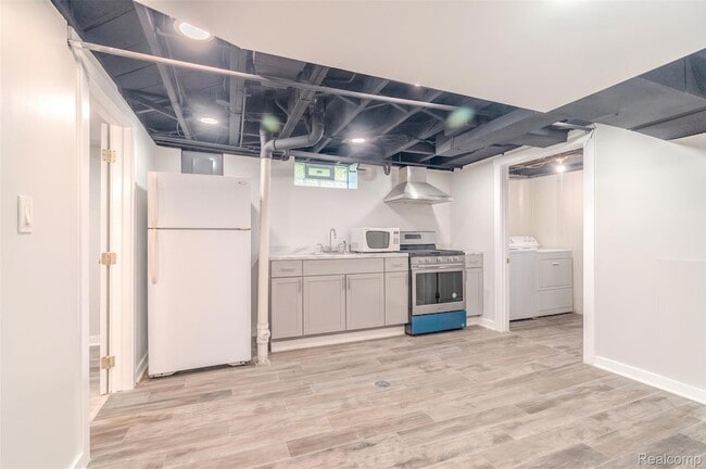 Building Photo - 3224 N Altadena Ave