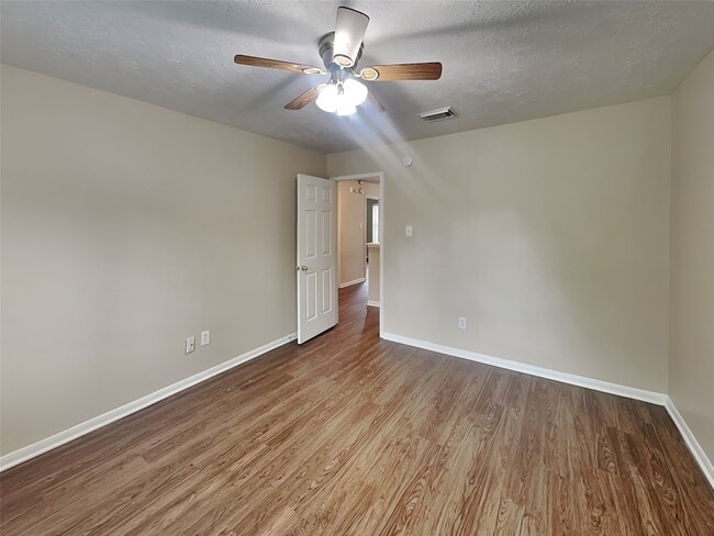 Building Photo - 26887 Castlecliff Ln