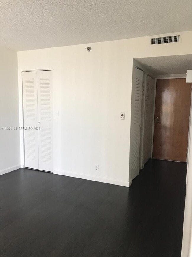 Building Photo - 7601 E Treasure Dr