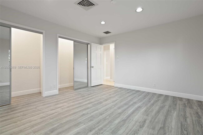 Building Photo - 8881 N Lake Dasha Dr