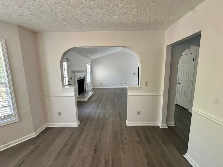 Building Photo - 312 Stillwood Ct