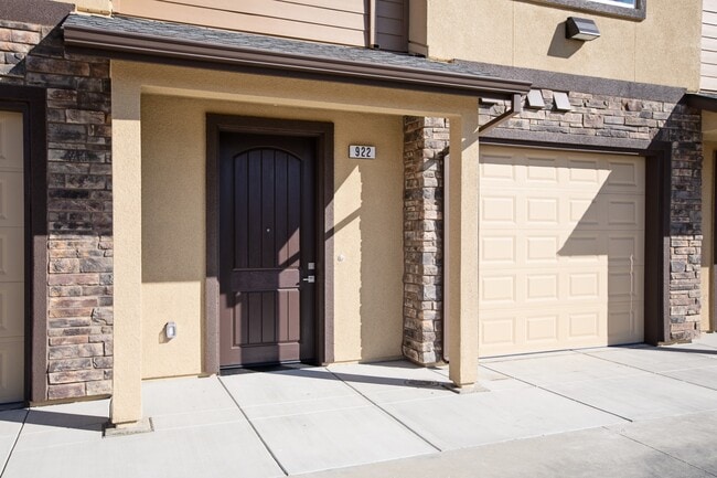 Building Photo - 908 N Olive Ave