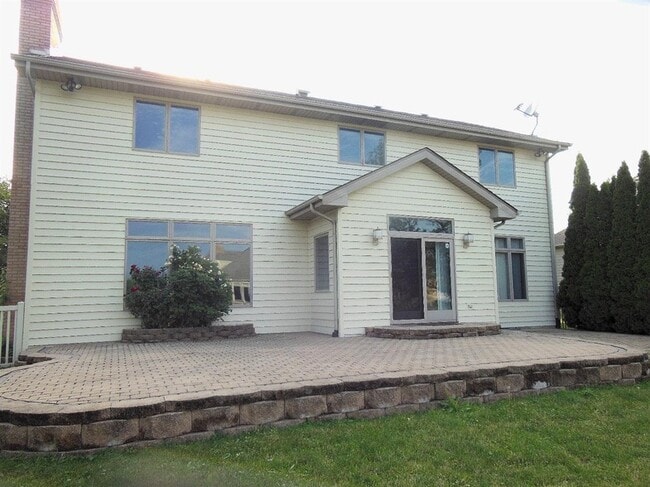 Building Photo - 9939 Sequoia Ln