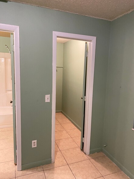 Closet and bathroom - 3010 Ernest Dr