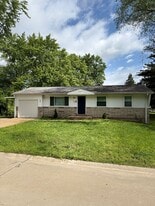 Building Photo - 2033 Bella Clare Dr