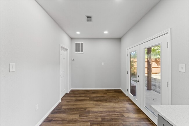 Building Photo - 4826 Brooklawn Dr