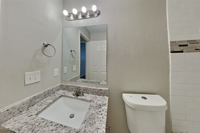 Building Photo - 2615 Silver Falls Dr