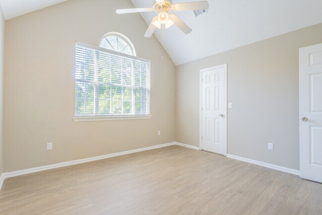 Building Photo - 618 Caledon Ct