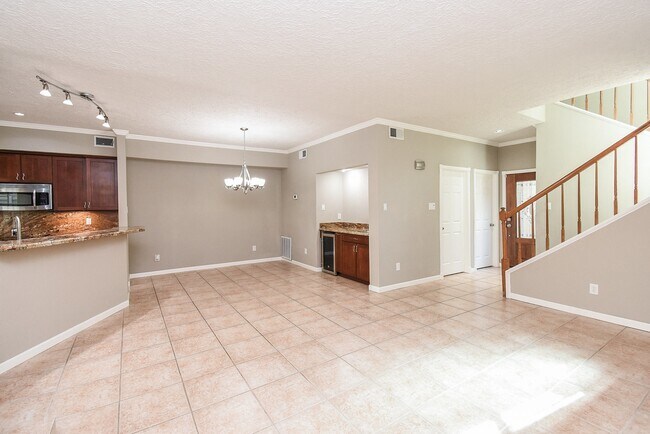Building Photo - 9400 Doliver Dr