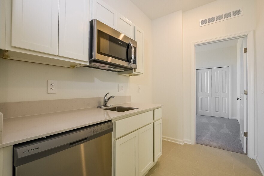 Building Photo - 7656 Gemstone St