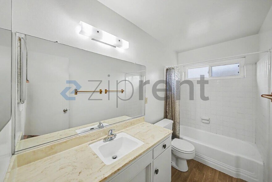 Building Photo - Unit