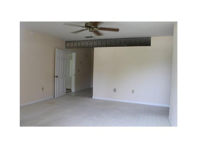 Building Photo - COMING SOON! 2/1 VERO BEACH!