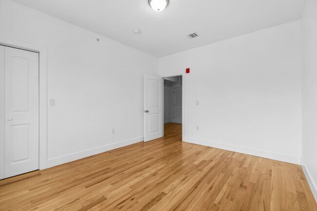 Building Photo - 1400 9th St