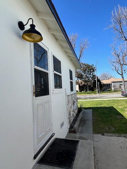 Building Photo - 1632 N Pepper St