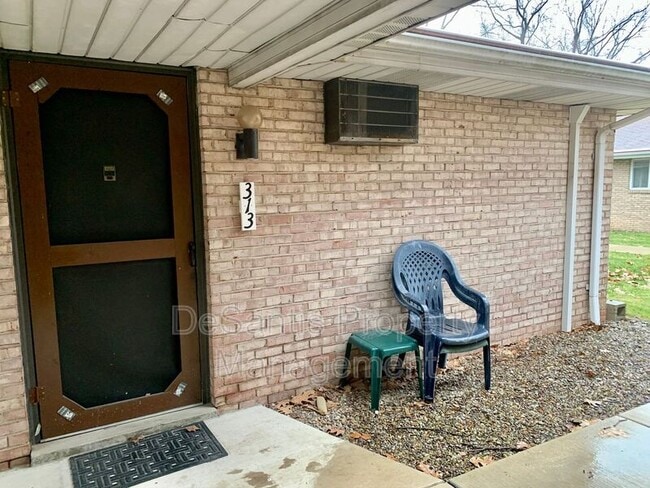 Primary Photo - 313 Lunar Ln