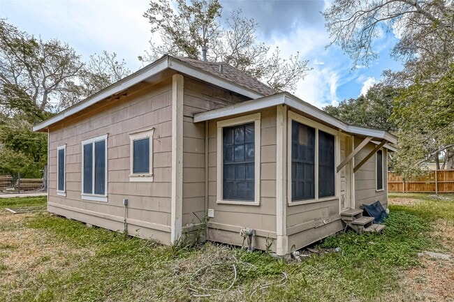 Building Photo - 406 Woodward St