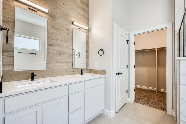 Building Photo - Beautiful East side House 4 bed-2.5 baths, part of The Club that includes Swimming Pool, Gym, Ten...