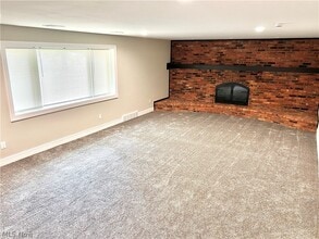 Building Photo - 704 Echo Dr