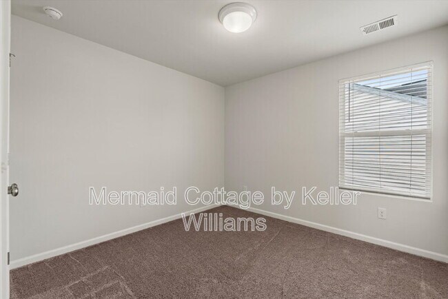 Building Photo - 46 Cedarwood St