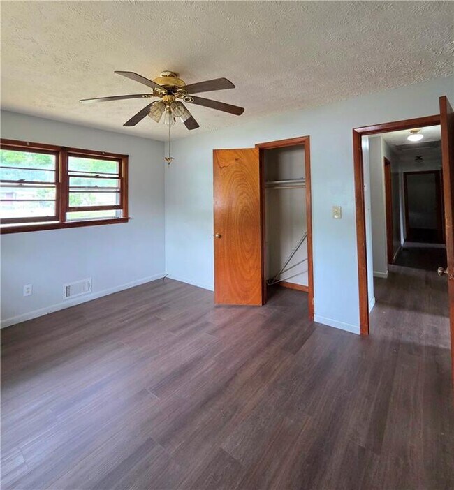 Building Photo - 421 Springside Dr