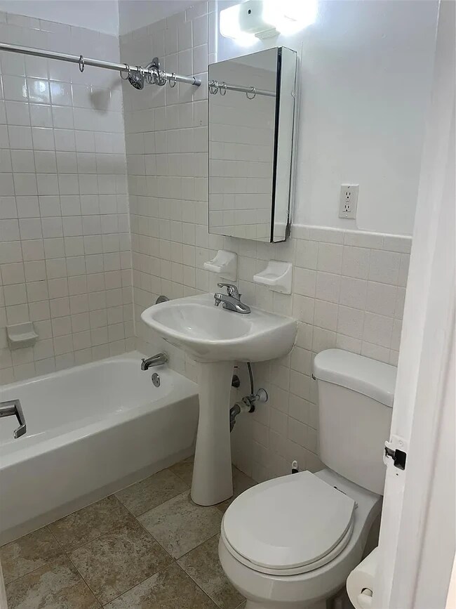 Building Photo - 1833 Phelan Pl