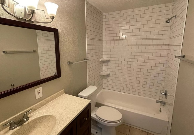 Building Photo - 4 bed close to TTU!!