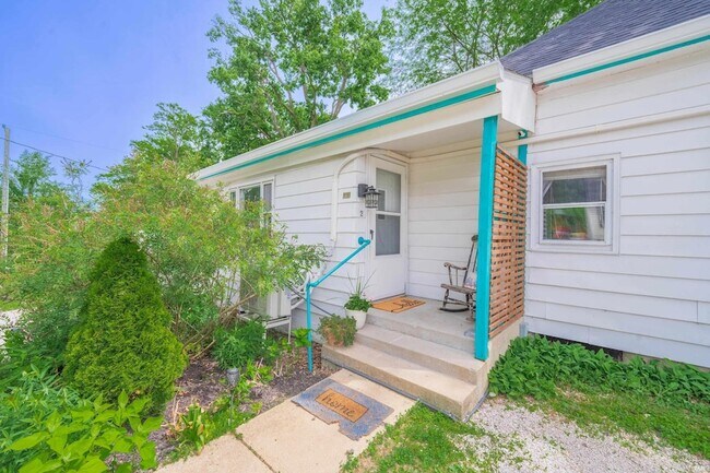 Building Photo - 1101 S Rogers St