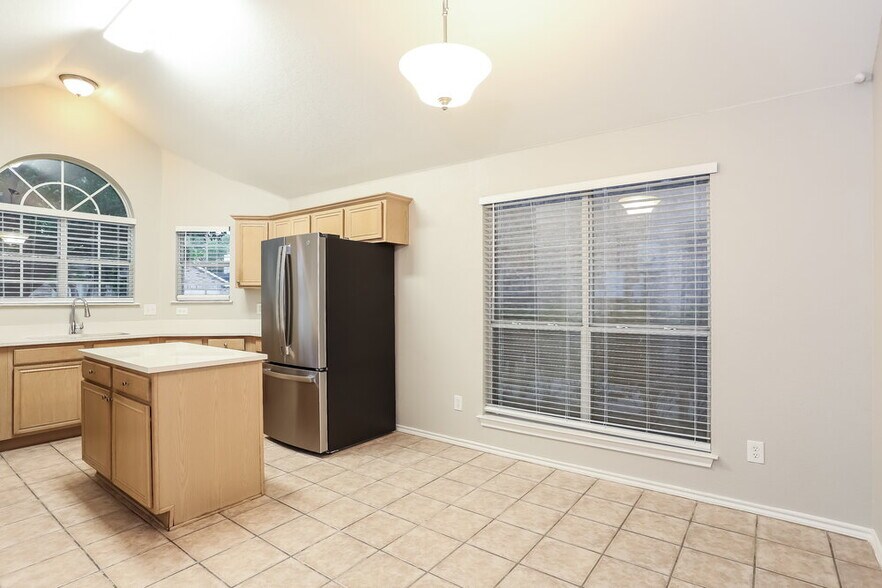 Building Photo - 5628 Indian Hill Dr