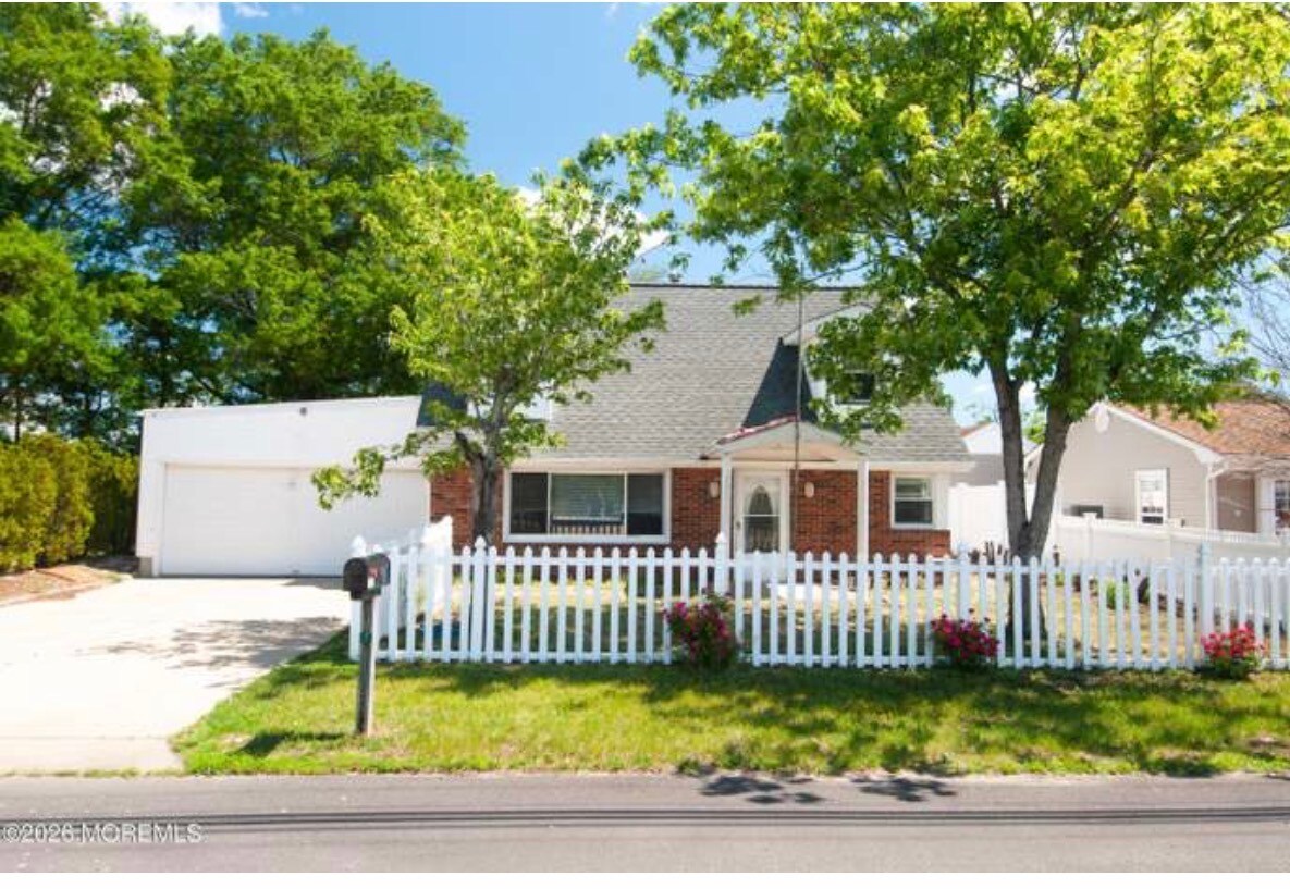 Building Photo - 131 Veeder Ln