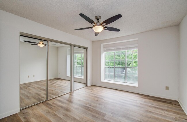 Building Photo - 12400 Overbrook Ln